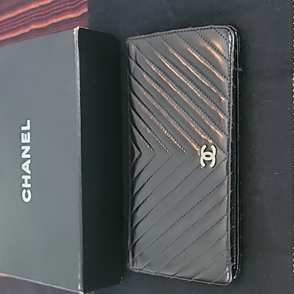 CHANEL Handbags - Chanel Bi fold Wallet